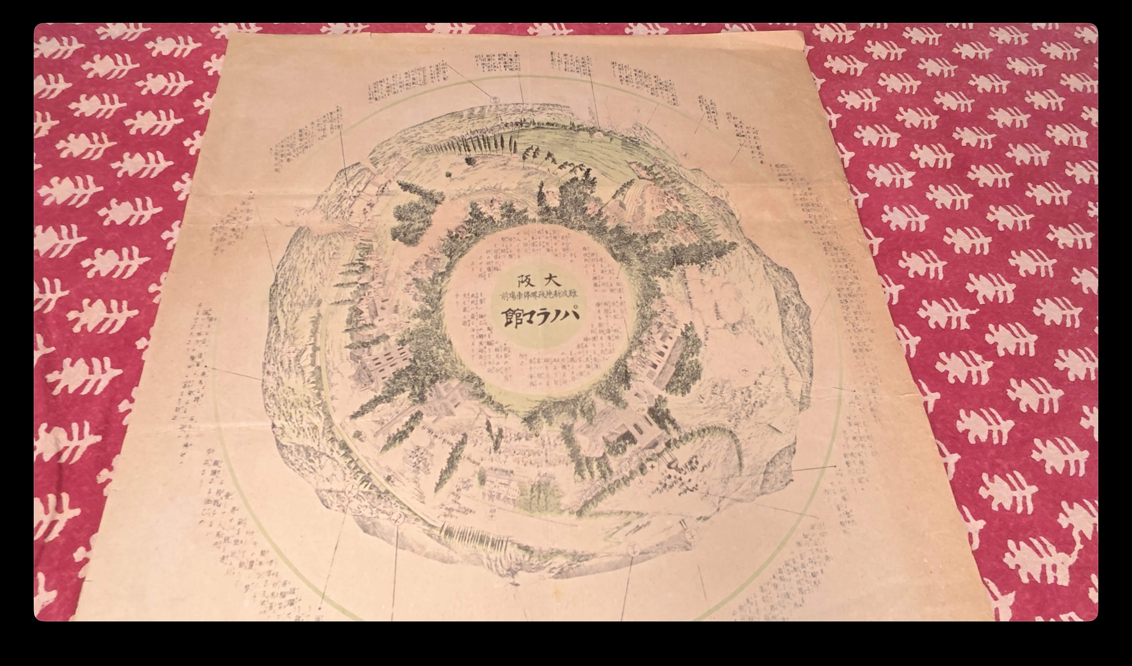 大阪パノラマ館の解説図を広げた全体像。円形の俯瞰図と解説文が見える